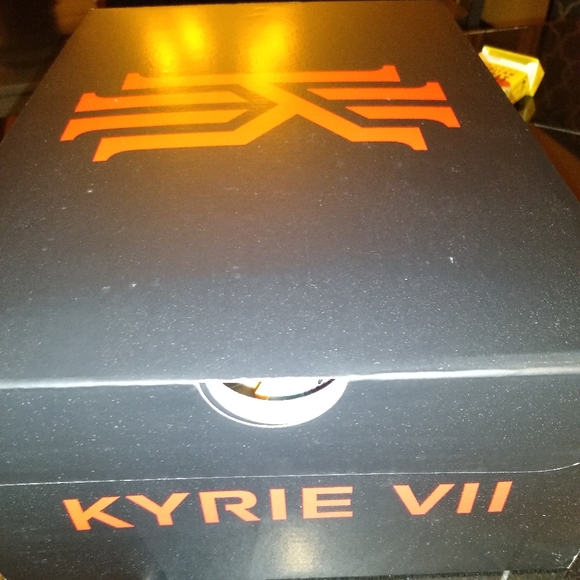 BRAND NEW KYRIE VII - Picture 7 of 10